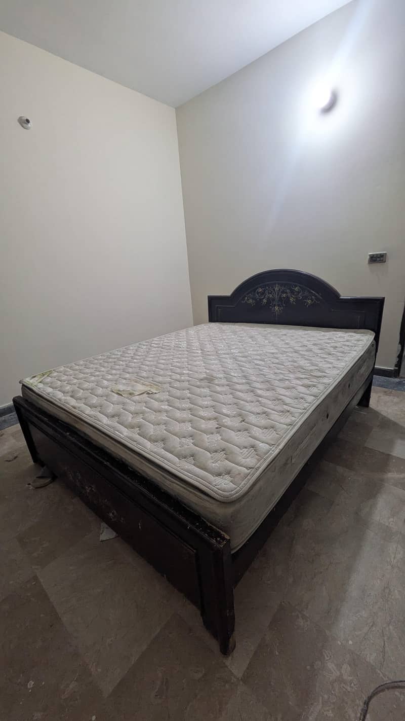 Double size bed 0