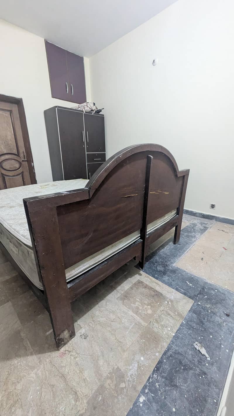 Double size bed 1