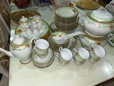 Brand new unused complete 8 piece dinner tea set Imported