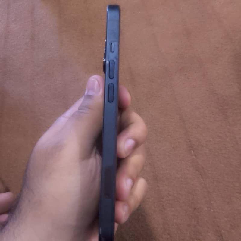 IPhone 13 3
