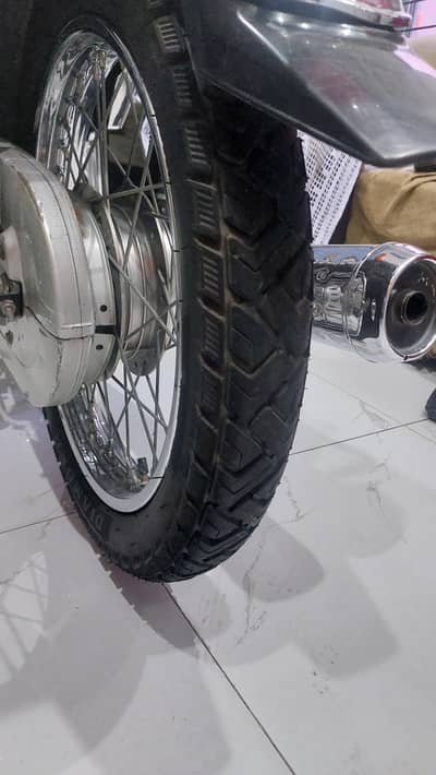 HONDA 125 SPECIAL EDITION IN RED COLOR