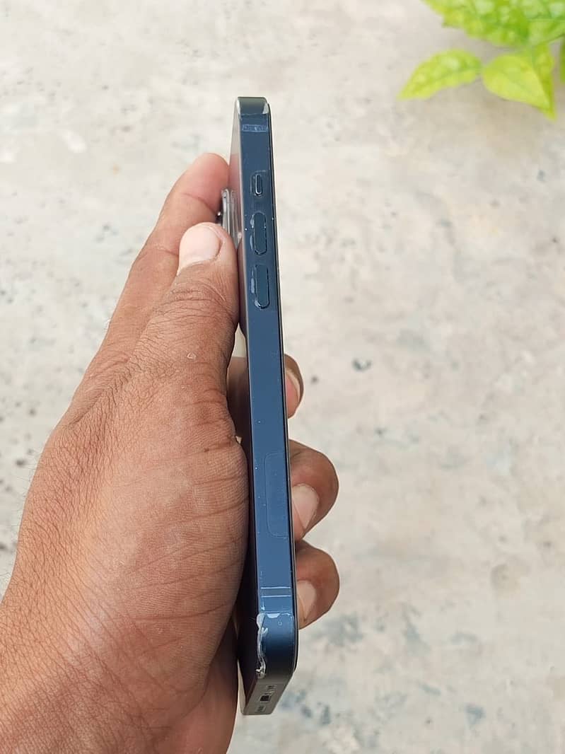 Apple iPhone 14 4