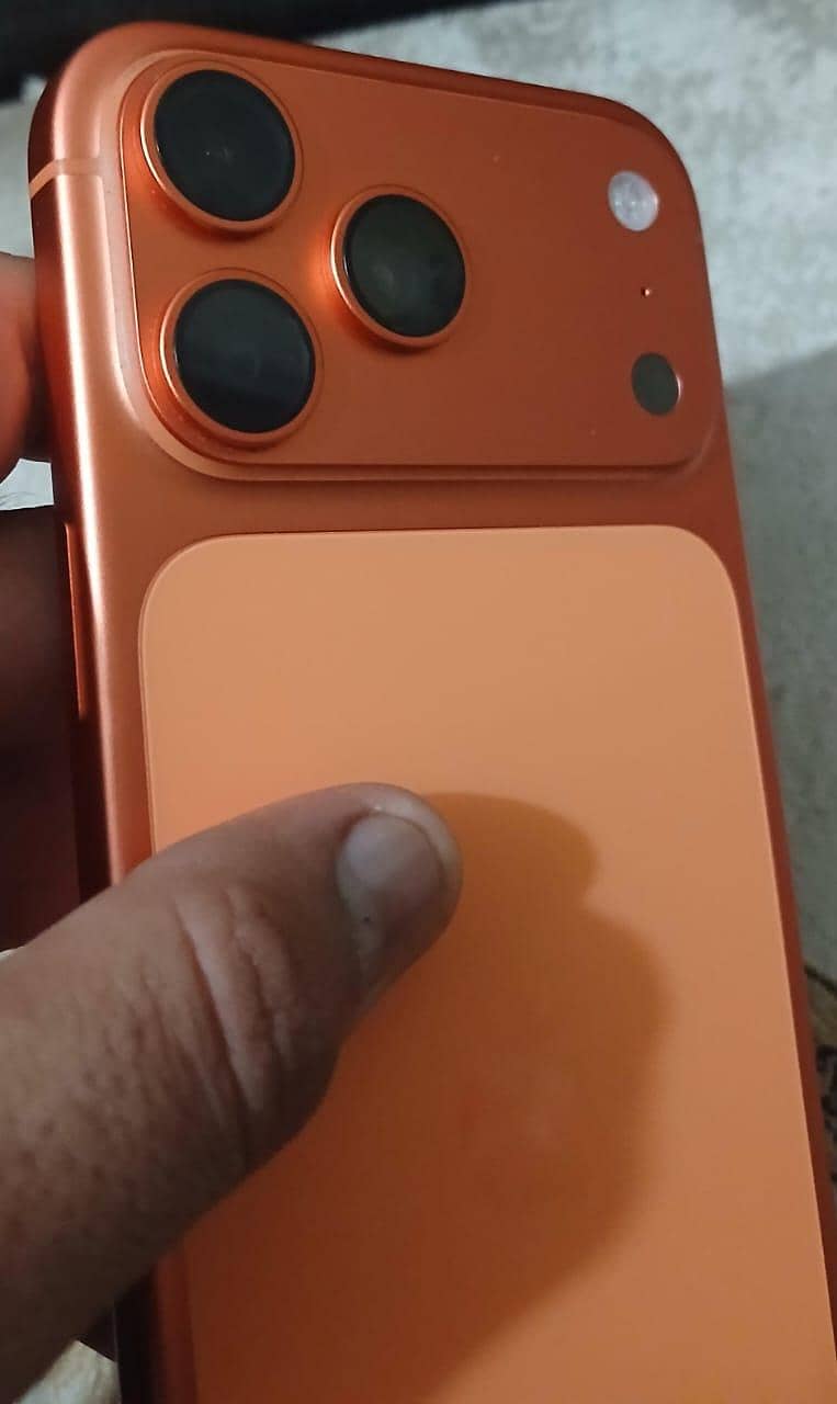 Apple iPhone 17 Pro Max 4