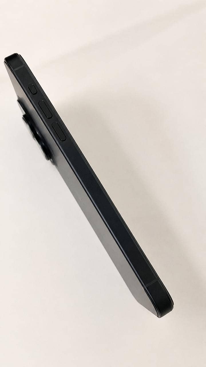 Apple iPhone 15 Pro Max 4