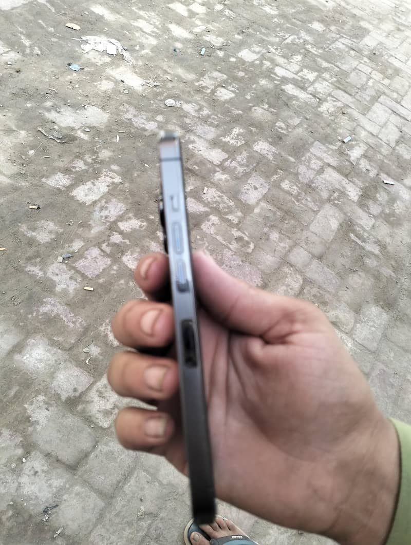 Apple iPhone 13 Pro 1