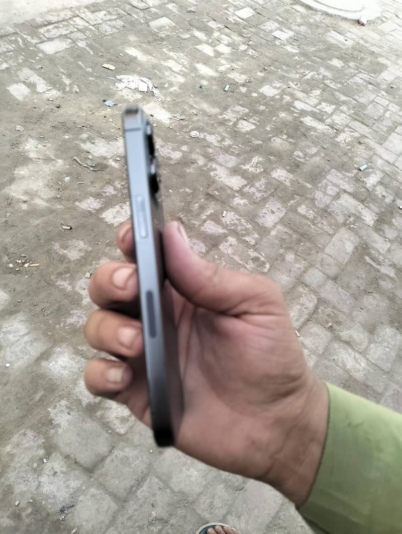Apple iPhone 13 Pro 2