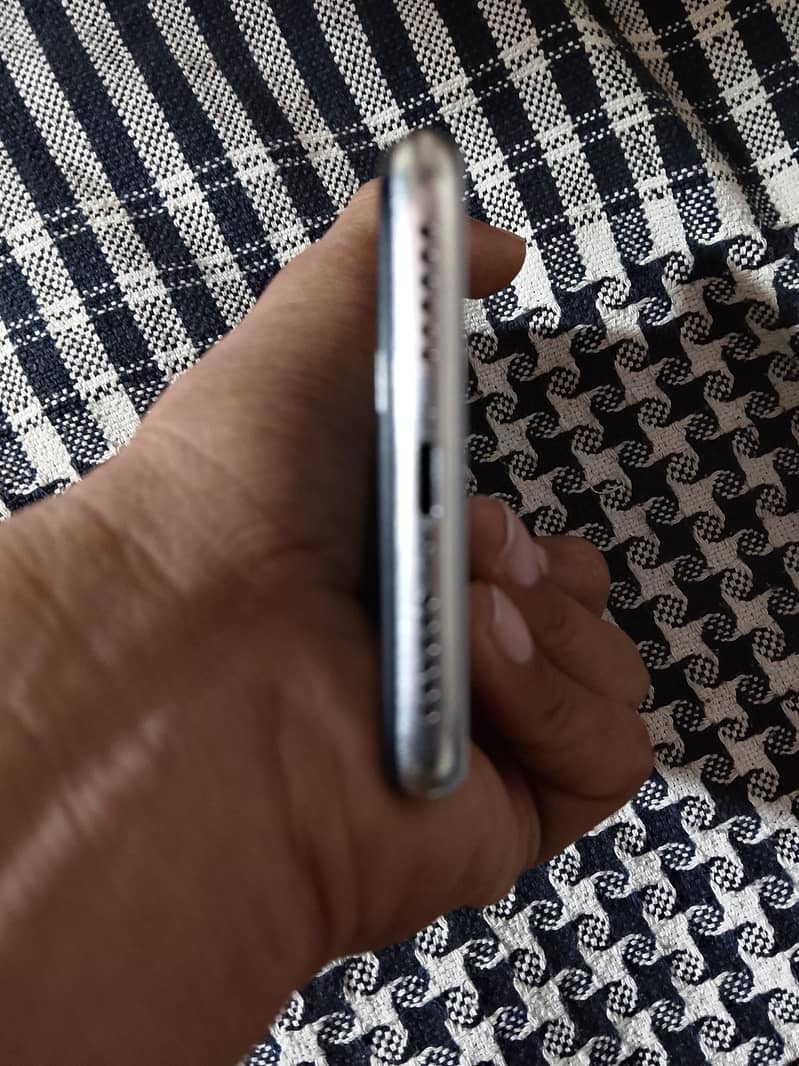 Apple iPhone X 3