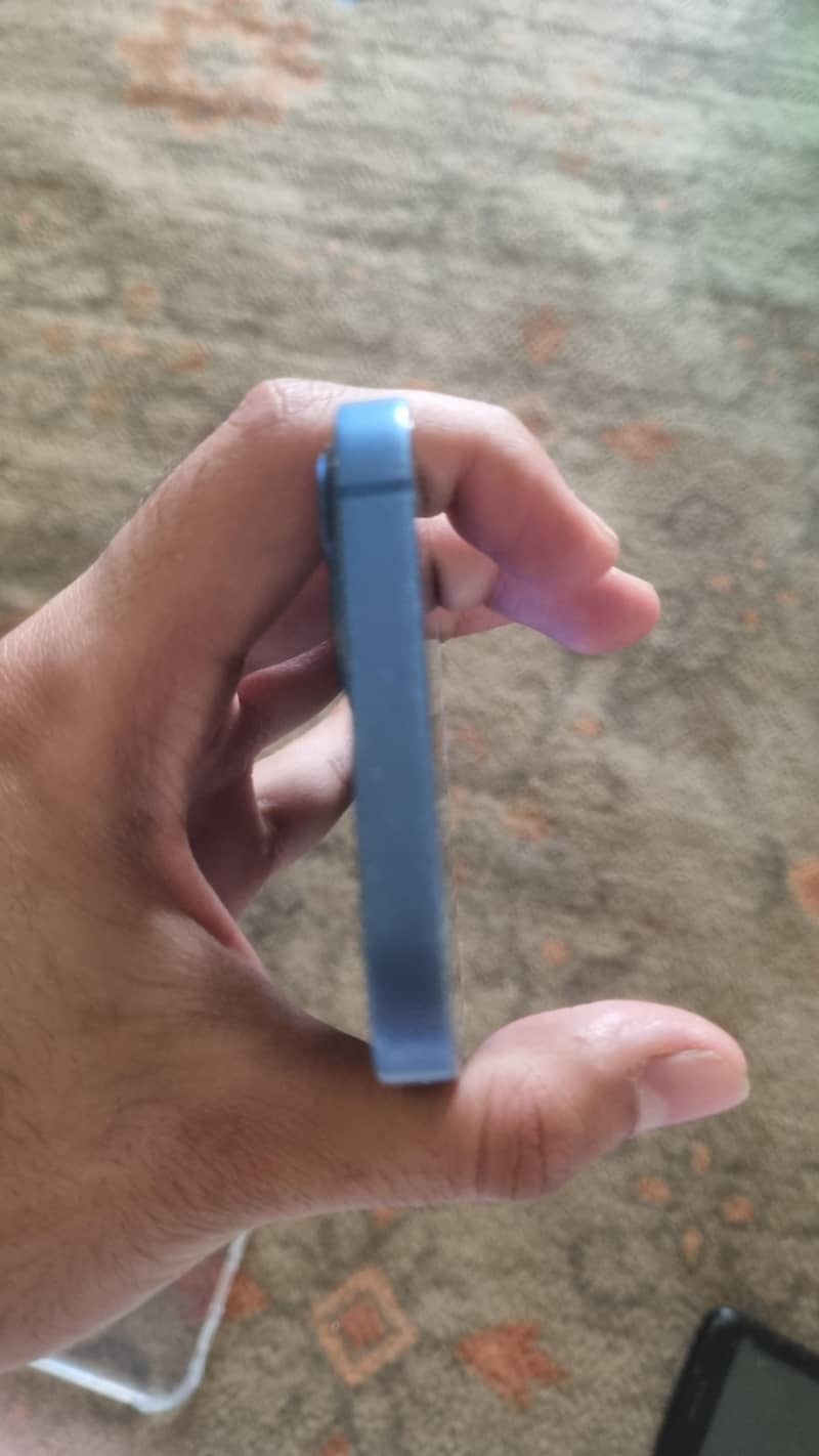 Apple iPhone 13 2