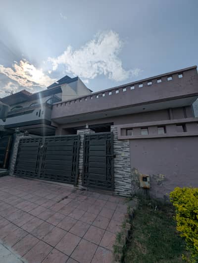 Single Storey 30x70 Sun Face House , Sui Gas Available