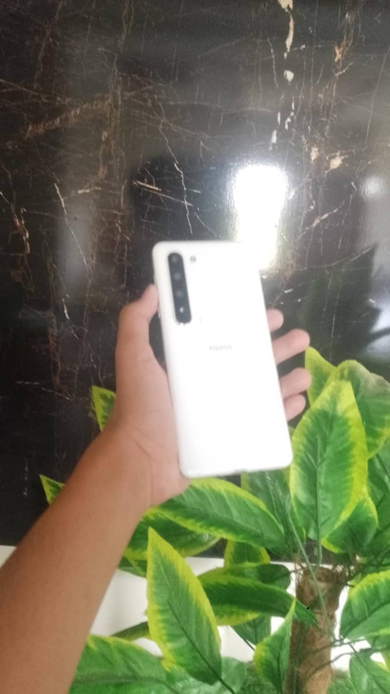 Sharp Aquos R5G 0