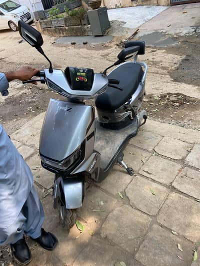 King Z Electric scooty