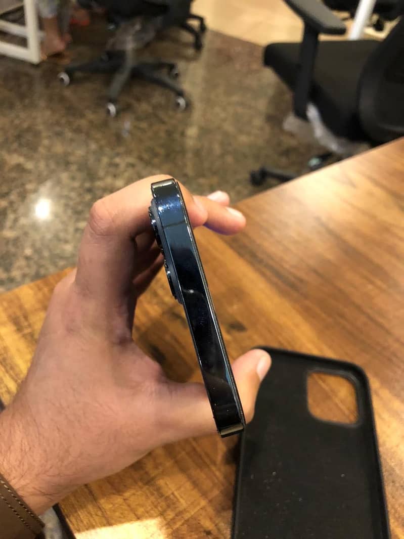 Apple iPhone 12 Pro Max 4
