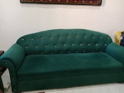 beautiful sofa set available