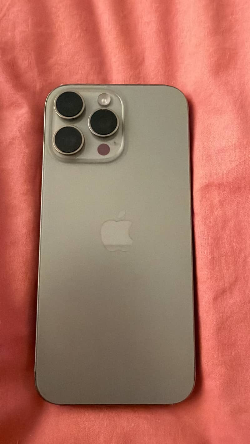 Apple iPhone 16 Pro Max 2