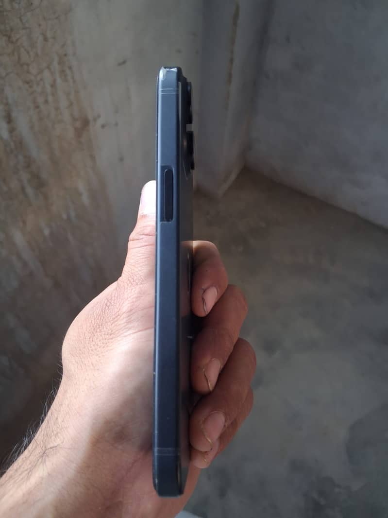 Apple iPhone 15 4