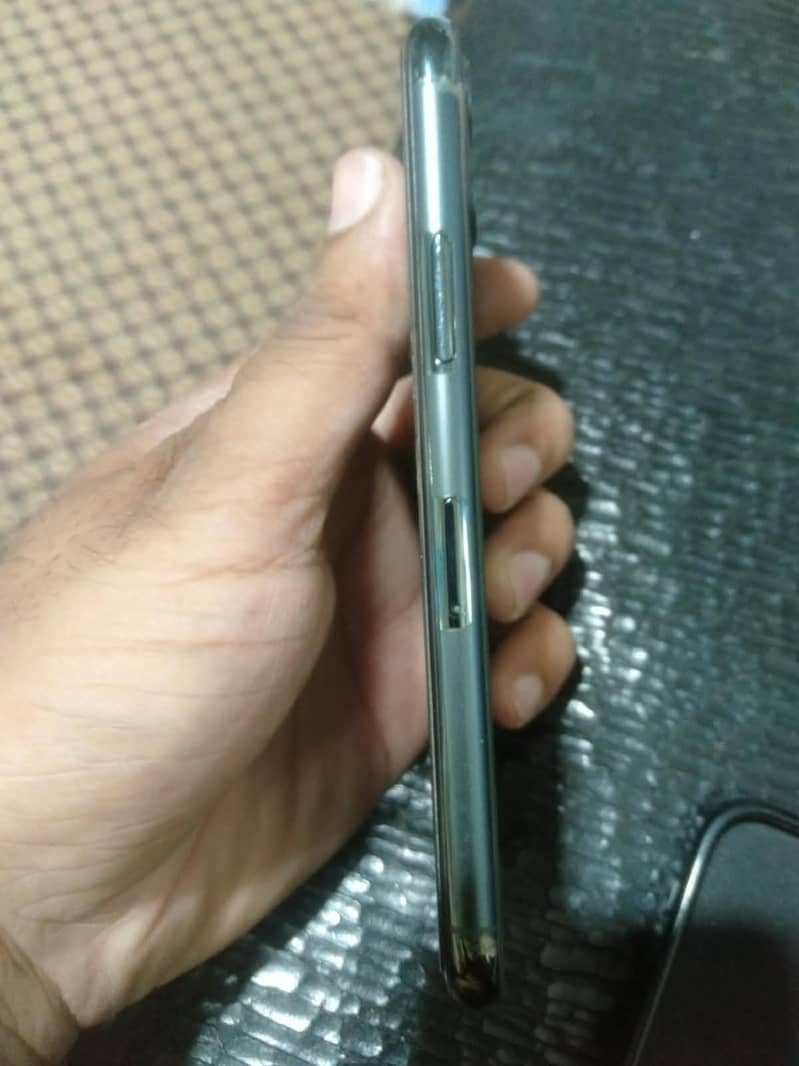 Apple iPhone 11 pro 4