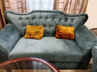 A very beautiful crown style sofa set