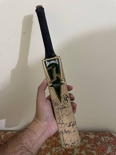Cricketer signed bat collectable item vintage