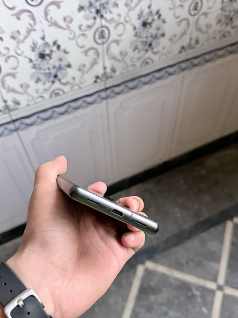 Google Pixel 7a 5