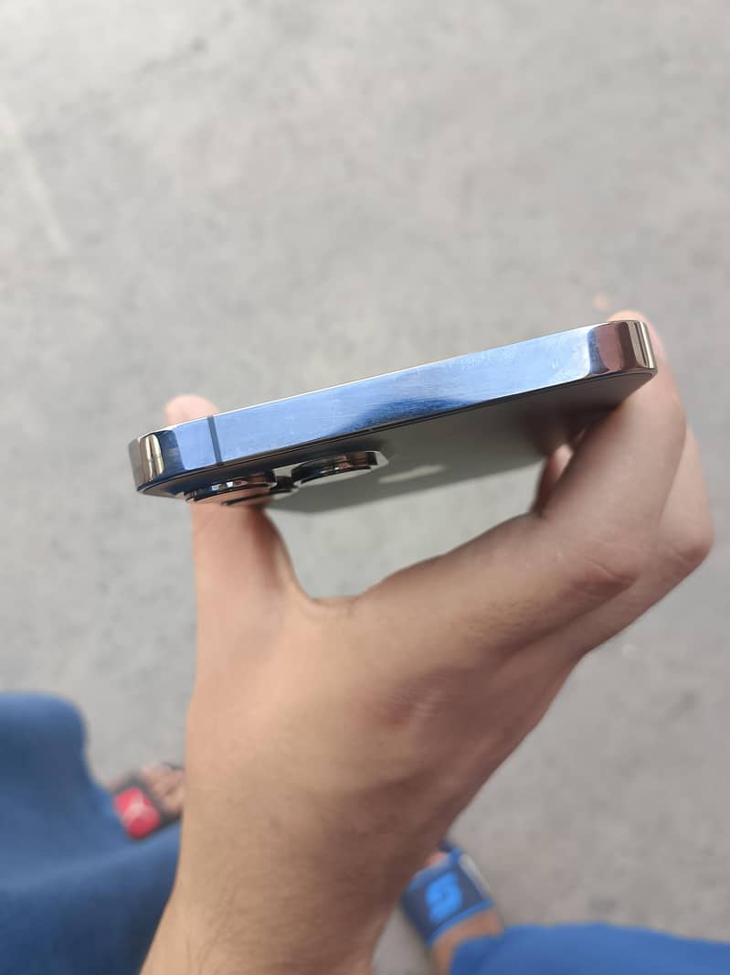 Apple iPhone 12 Pro Max 3