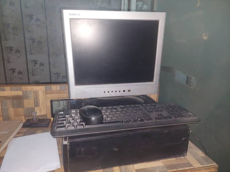 Complete Computer With LCD 0