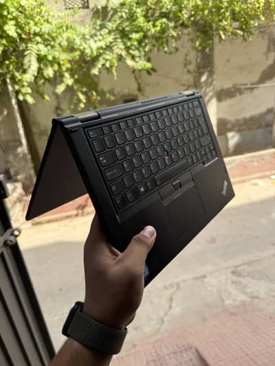 Lenovo x380 2. in. 1| i5 8th |8gb 256 ssd| 4k ultra tuch witch pen
