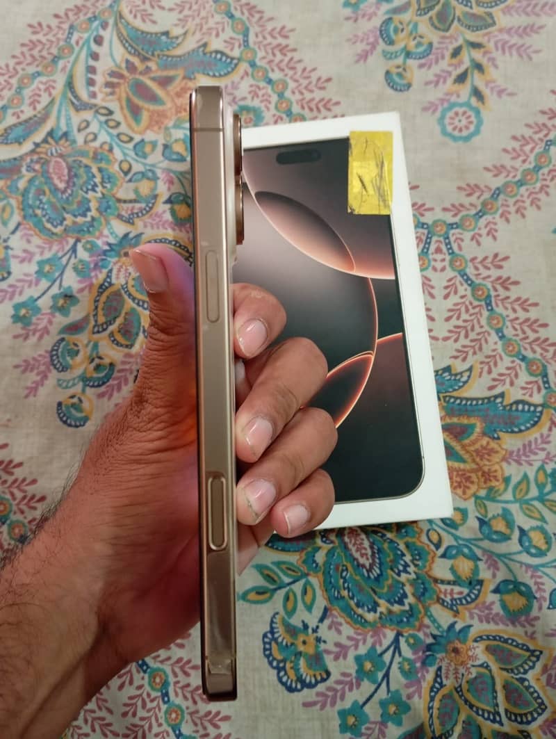 Apple iPhone 16 Pro Max 2