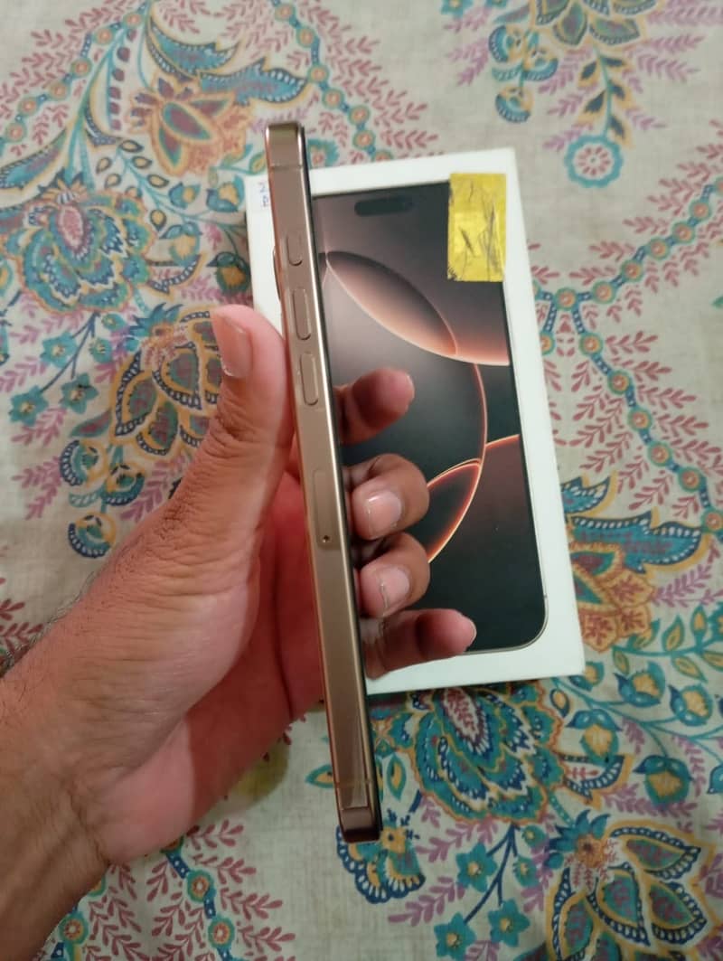 Apple iPhone 16 Pro Max 5