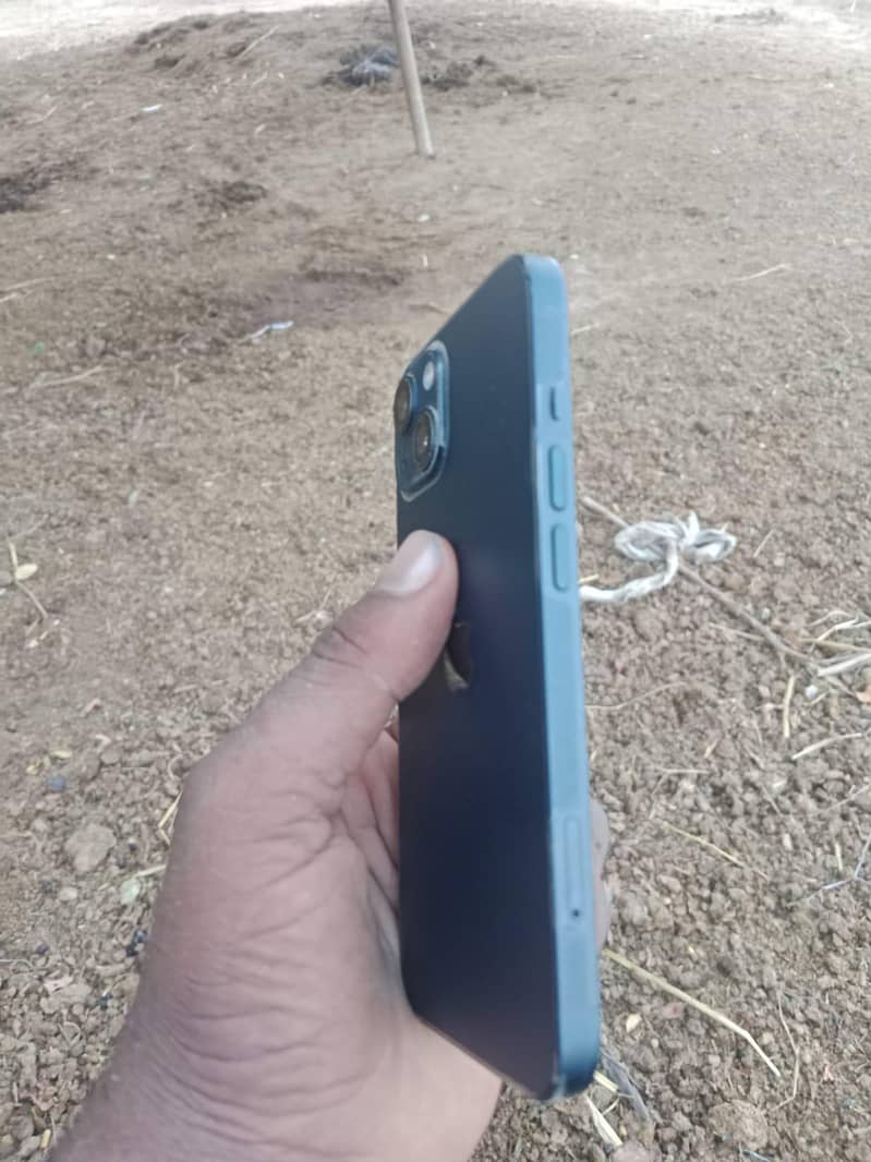 Apple iPhone 13 1