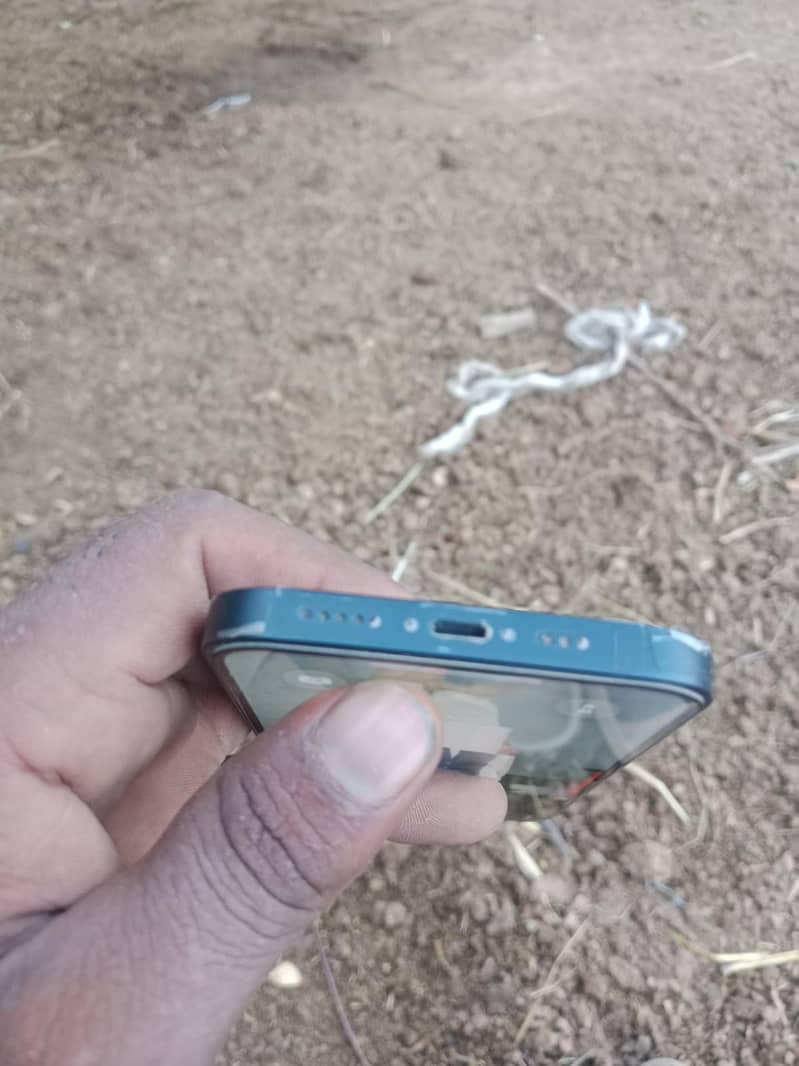Apple iPhone 13 2