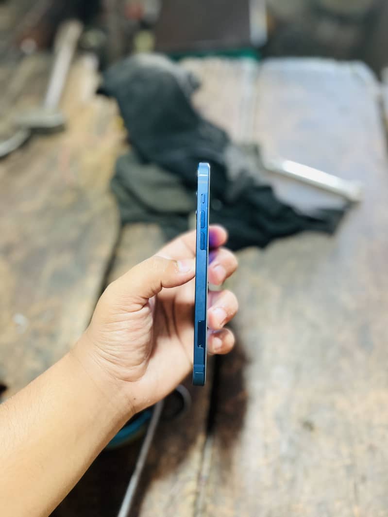 Apple iPhone 12 2