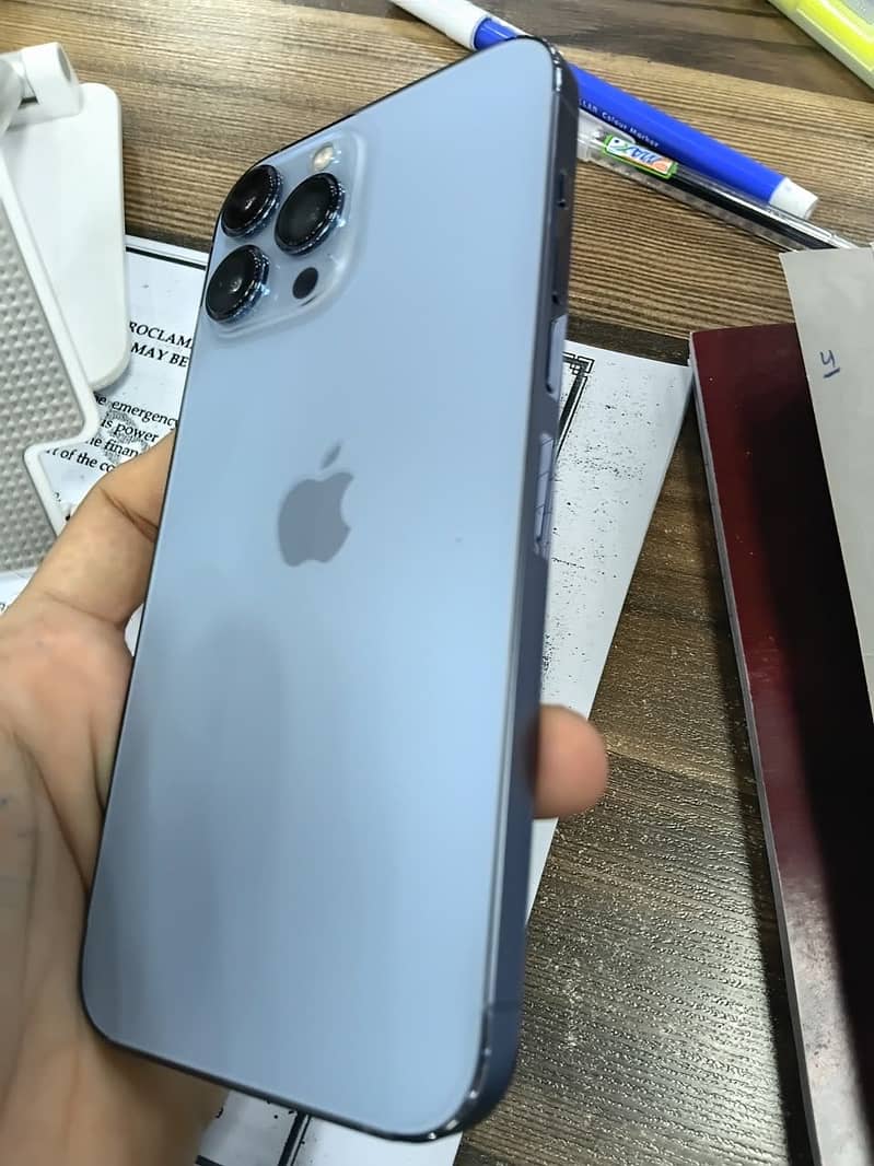 Apple iPhone 13 Pro Max 1