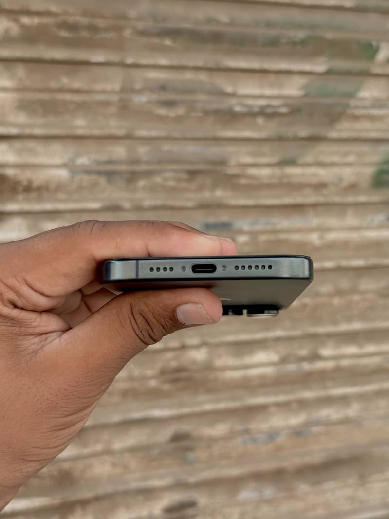 Apple iPhone 15 Pro Max 0