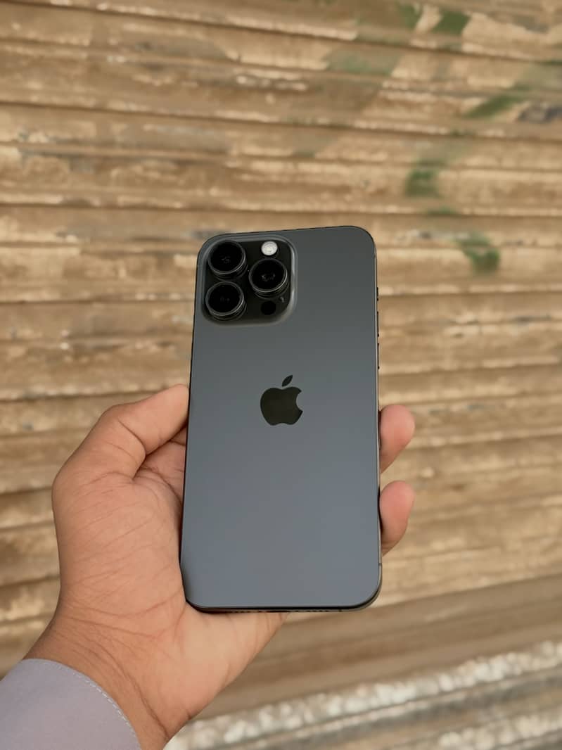 Apple iPhone 15 Pro Max 1