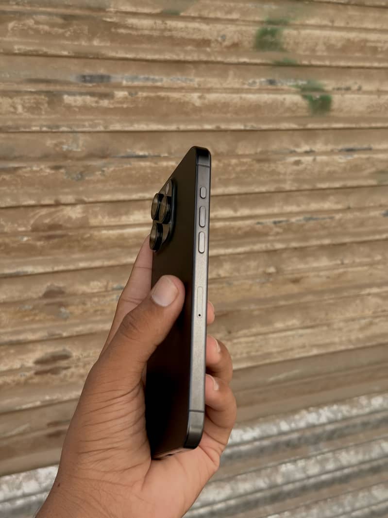 Apple iPhone 15 Pro Max 2