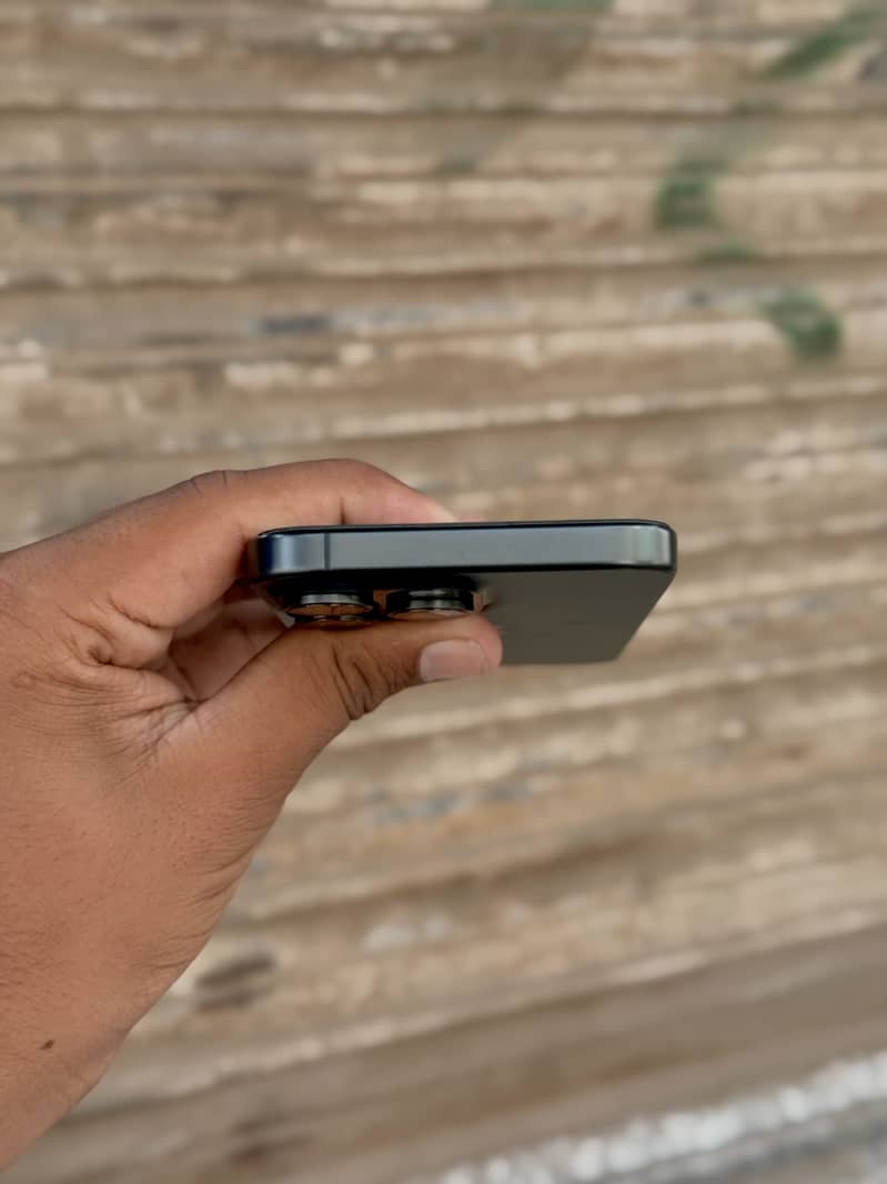 Apple iPhone 15 Pro Max 3