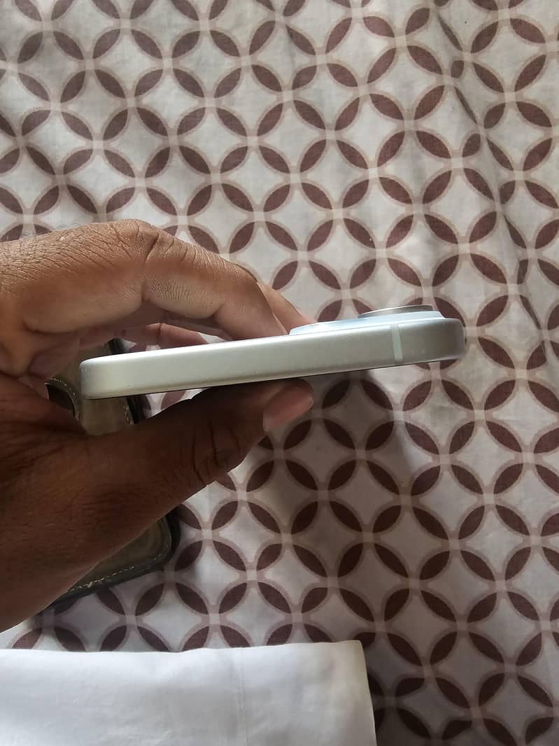 Apple iPhone 15 plus 5