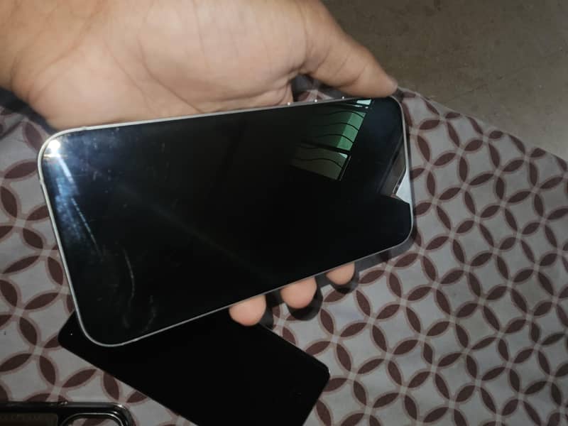 Apple iPhone 15 plus 8