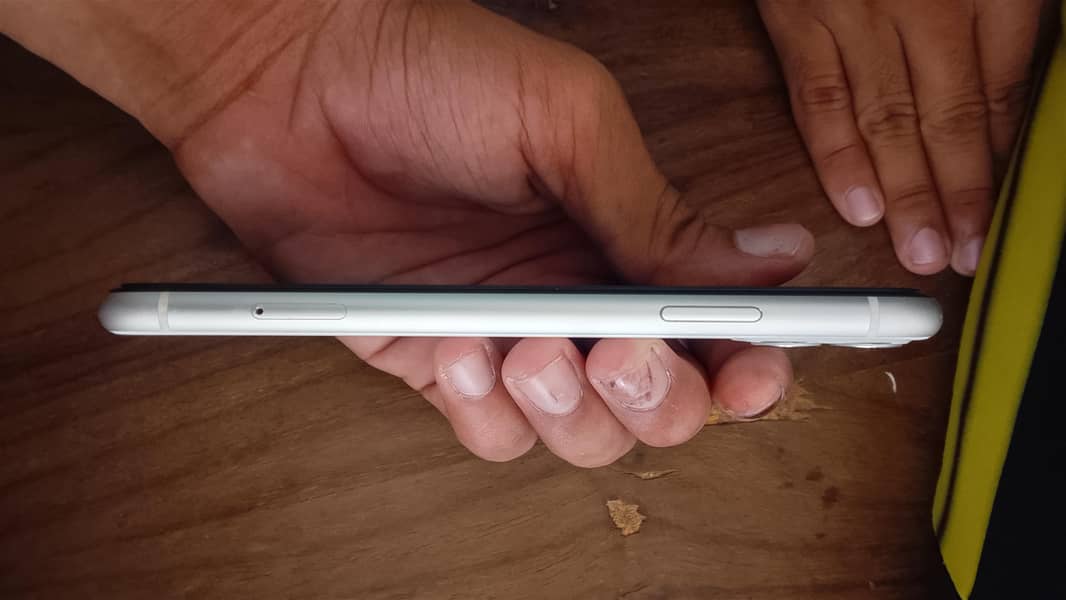 Apple iPhone 11 3