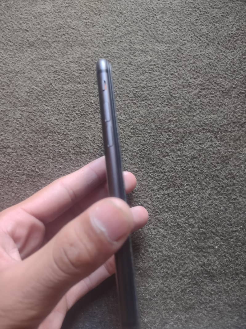 Apple iPhone 8 4