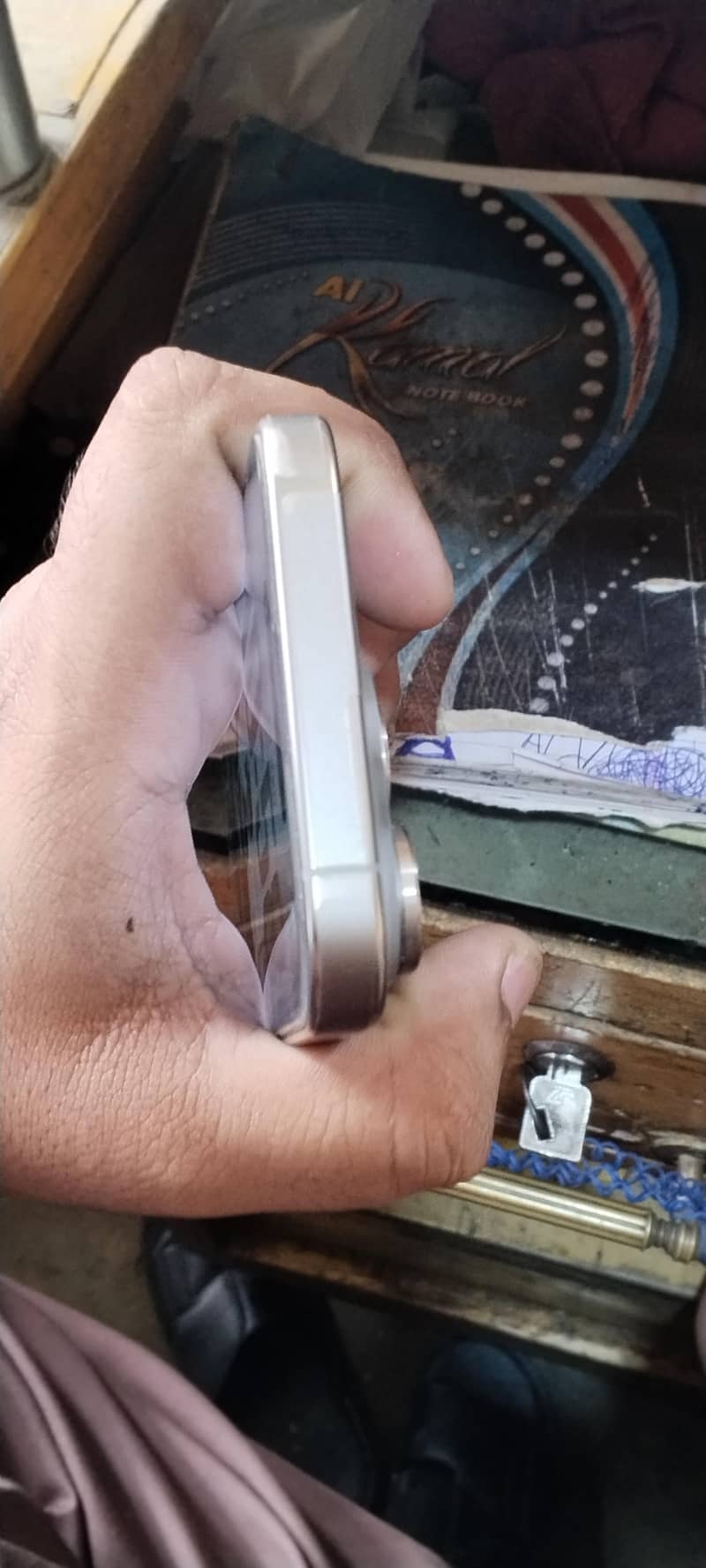 Apple iPhone 16 Pro 1