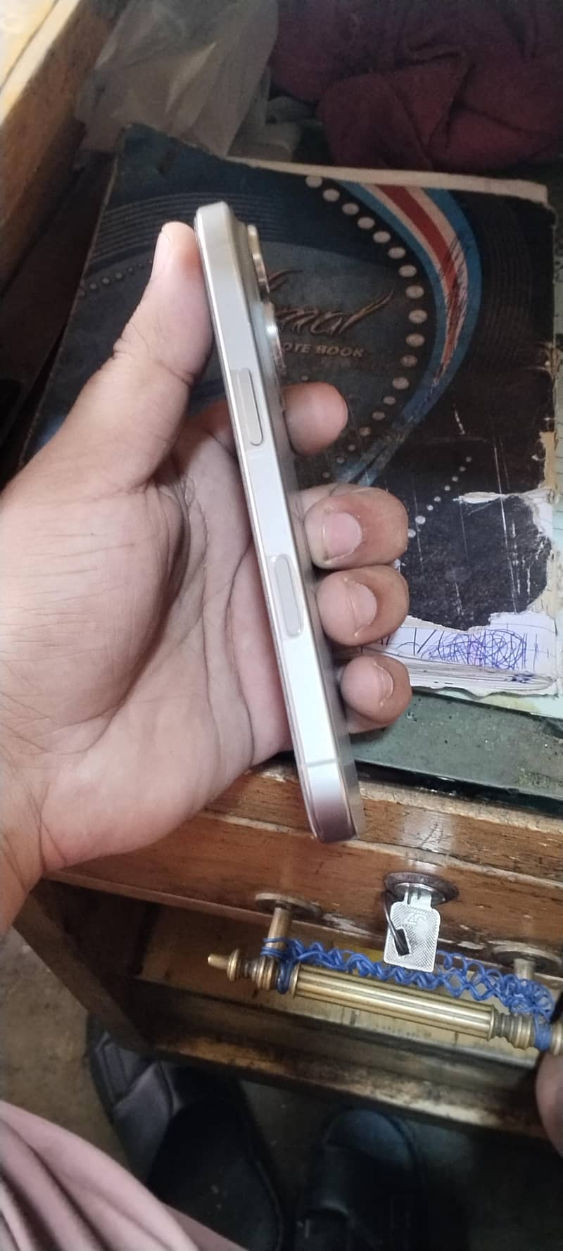Apple iPhone 16 Pro 2