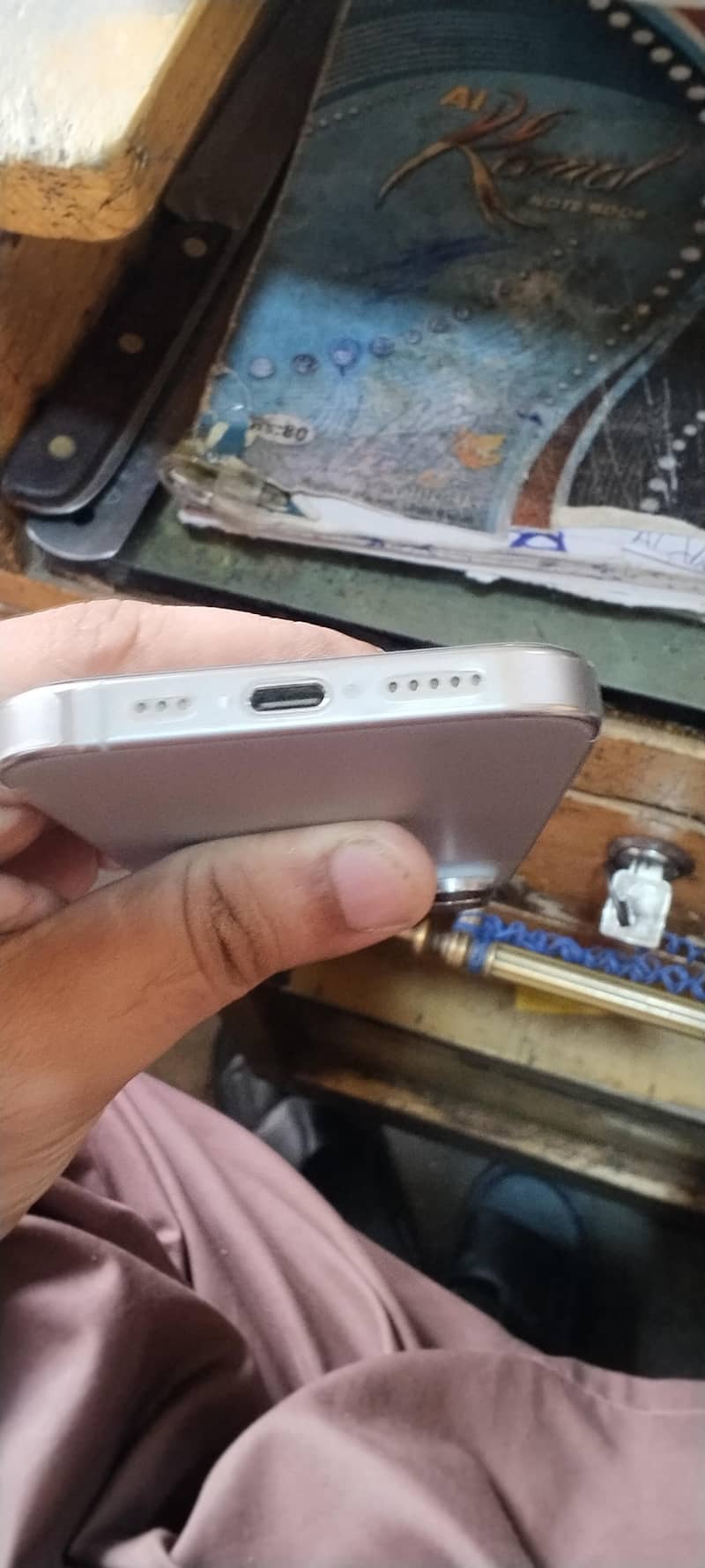 Apple iPhone 16 Pro 3