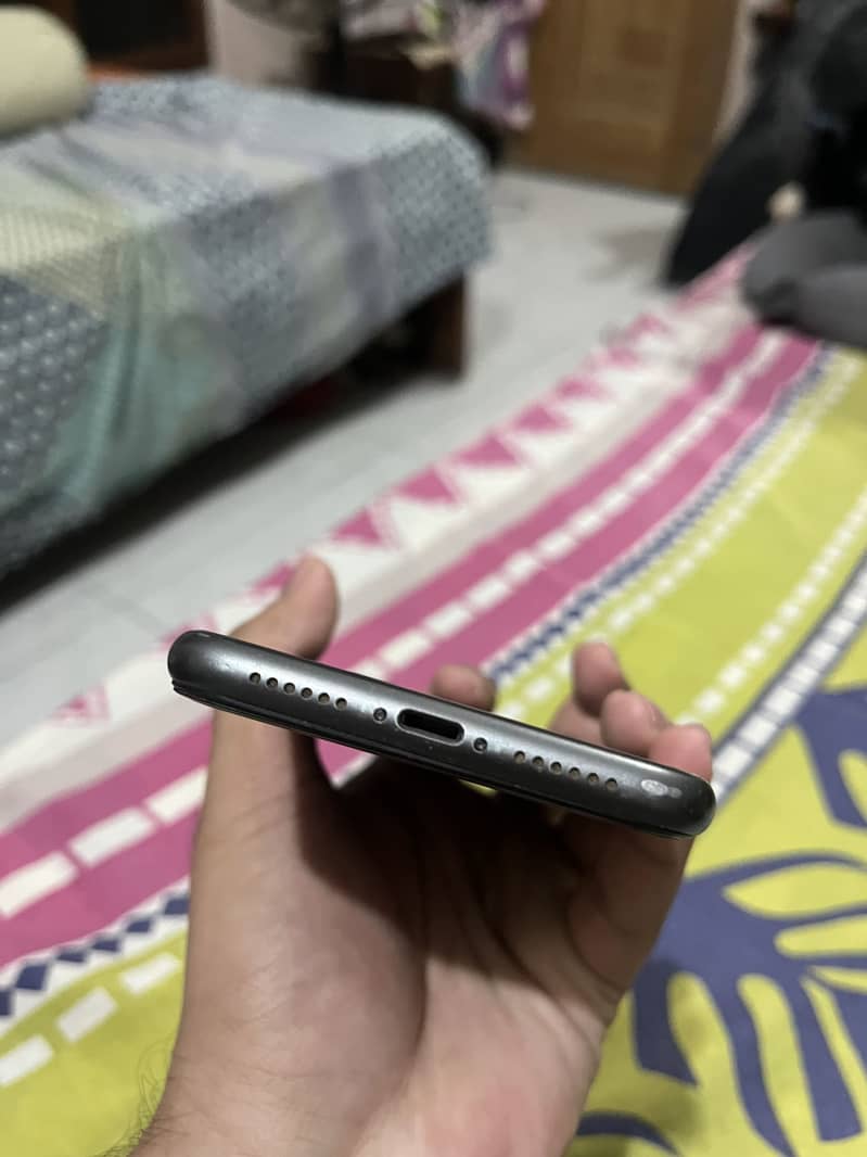 Apple iPhone 11 3