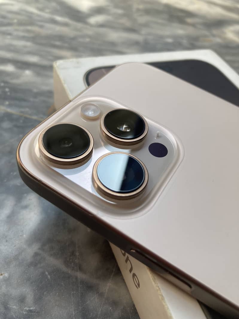 Apple iPhone 16 Pro Max 0