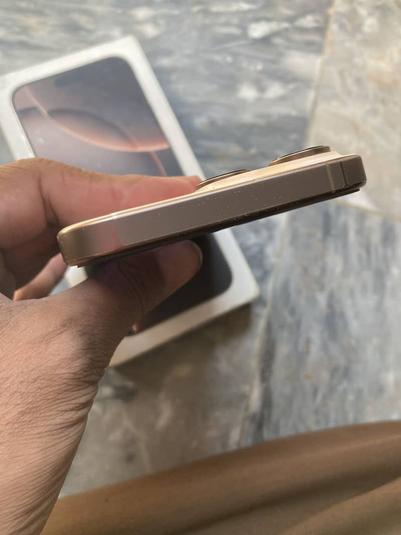 Apple iPhone 16 Pro Max 5