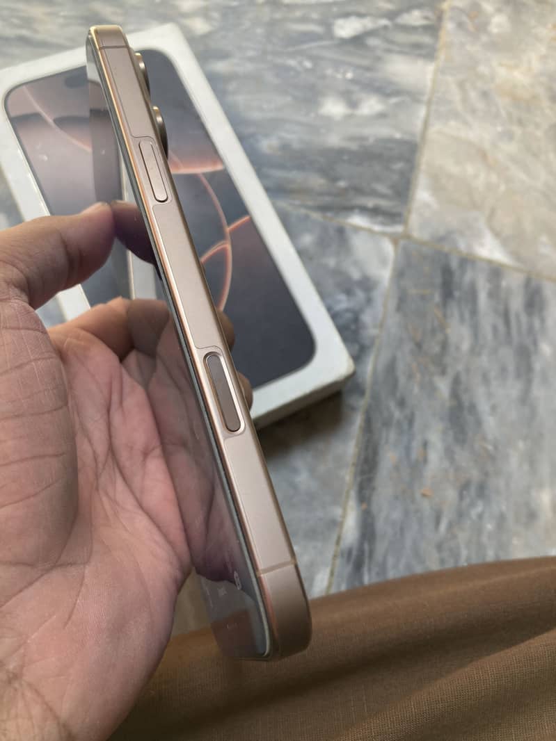 Apple iPhone 16 Pro Max 8