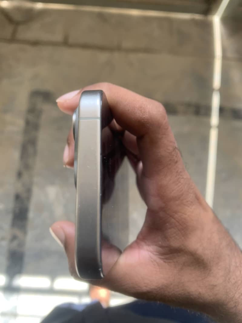 Apple iPhone 15 Pro 3