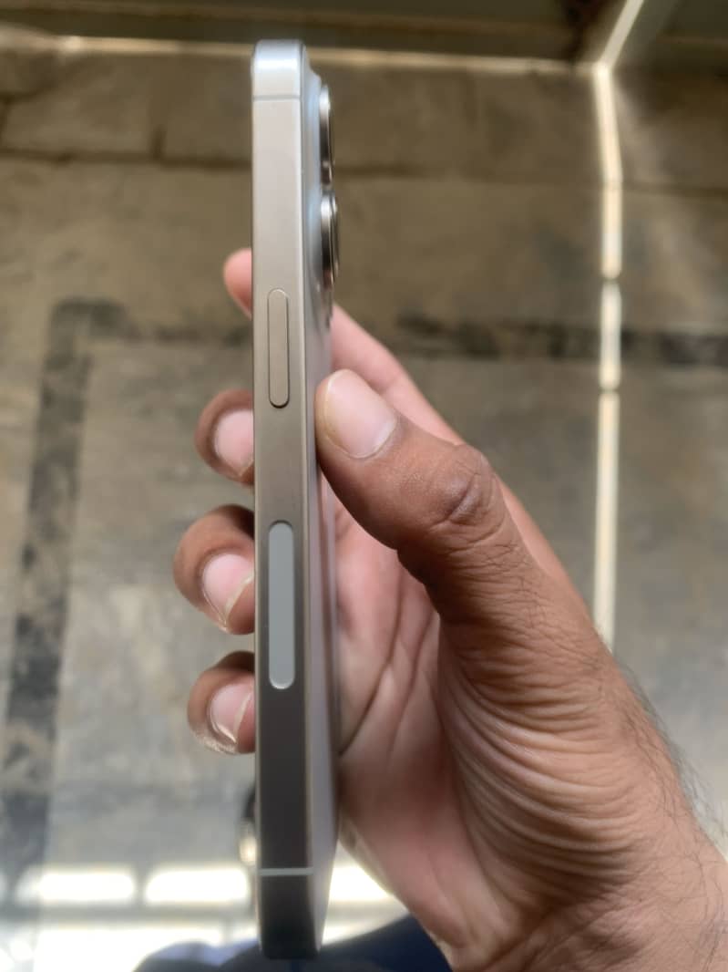 Apple iPhone 15 Pro 4