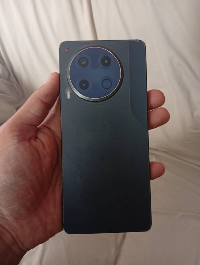 Tecno CAMON 30 1